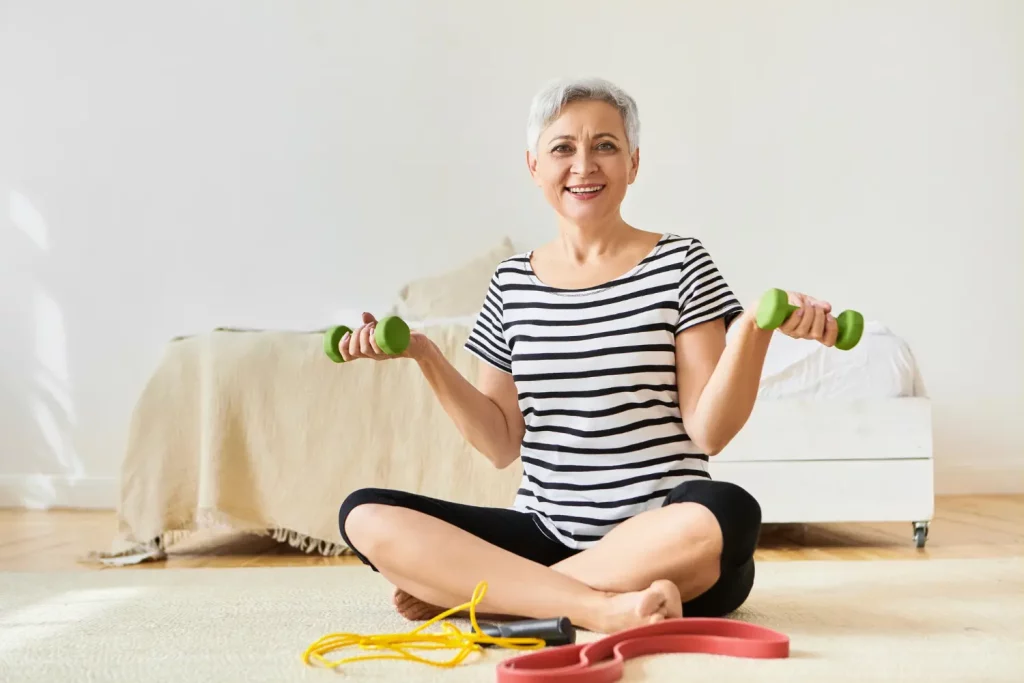 rutina ejercicio entrenamiento 60 anos ¿Estás preocupado por tu salud? ¿No estás conforme con los cambios de tu cuerpo? ¿Quieres verte más tonificado? ¿Estás buscando ganar masa muscular a los 60?